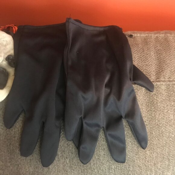 Spooky Skeleton Mask Spider Socks Halloween Tie & Gloves Set - Picture 4 of 4